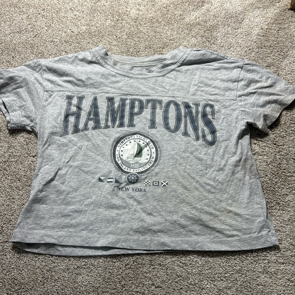 Cute T-shirt never worn